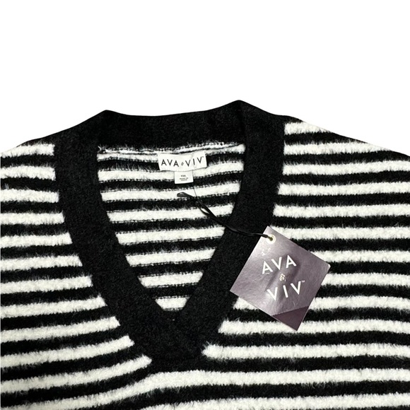 Fuzzy V-Neck Tunic Pullover Sweater - XXL - Picture 11 of 14